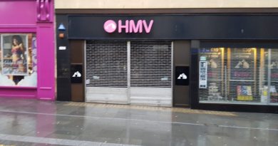 HMV to Close